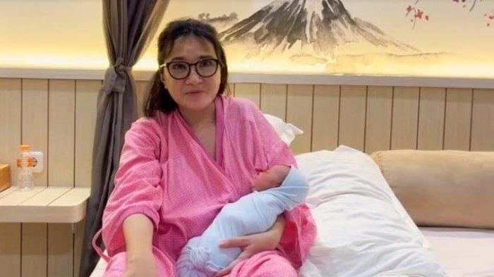 Kiki Amalia melahirkan anak pertama.