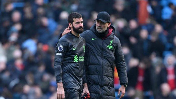 Juergen Klopp sebut Kiper Liverpool Alisson Becker berpotensi cedera usai laga melawan Manchester City