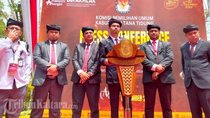 Komisioner KPU Tana Tidung menjelaskan soal tahapan verifikasi berkas persyaratan calon, seusai pendaftaran Pilkada Tana Tidung, Kamis (29/8/2024).