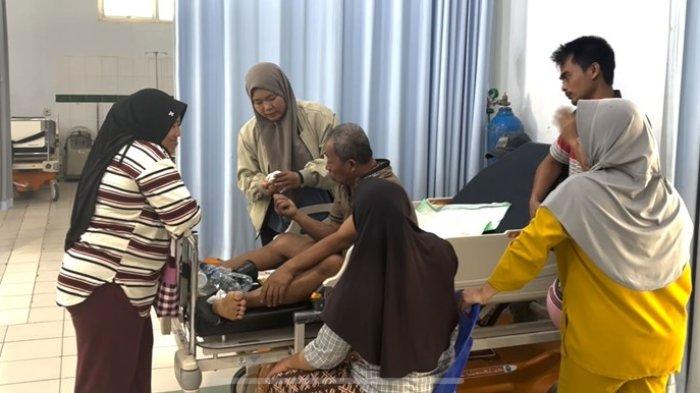 JALANI PERAWATAN - Korban Kecelakaan Damri masuk jurang di Malinau sementara dirawat di RSUD Malinau, Sabtu (26/4/2025). Selain kedua penumpang, sopir bus juga tengah mendapatkan perawatan di RSUD saat ini.
(TRIBUNKALTARA.COM / MOHAMMAD SUPRI)