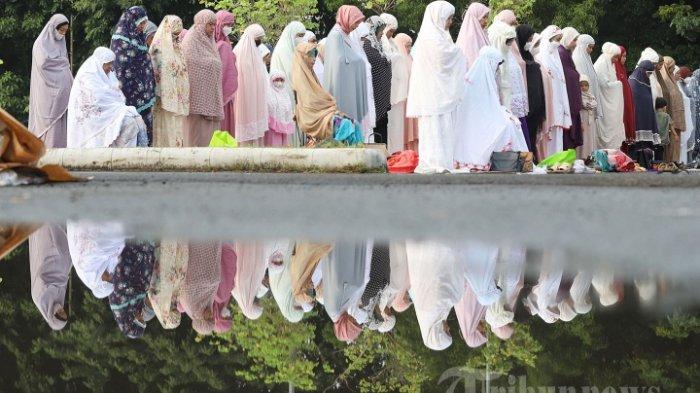 LEBARAN IDUL FITRI - Ilustrasi jamaah Muhammadiyah memadati halaman Jakarta International Equestrian Park, Jumat, (21/4/2023) melaksanakan lebaran Idul Fitri.