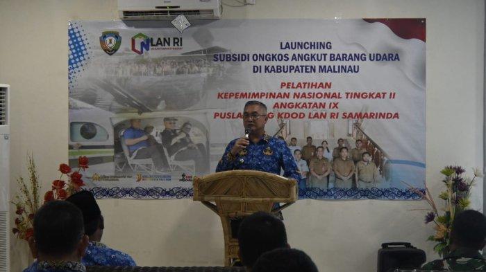 Bupati Malinau, Wempi W Mawa saat meluncurkan program subsidi ongkos angkut barang udara di Bandara Kolonel RA Bessing Malinau, Kalimantan Utara