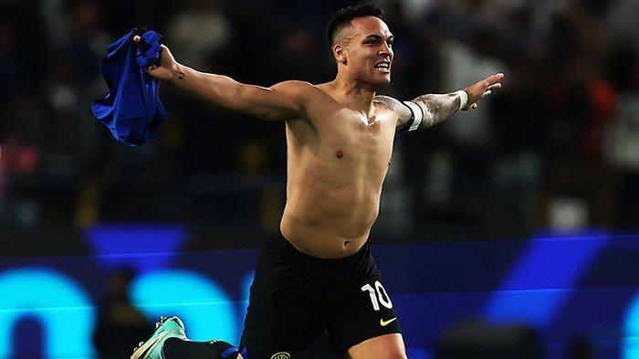 Selebrasi Kapten Inter Milan, Lautaro Martinez usai mencetak gol kemenangan Nerazzurri atas Napoli pada final Supercoppa Italia yang berlangsung di Al-Awwal Park, Riyadh, Arab Saudi, Selasa (23/1/2024).