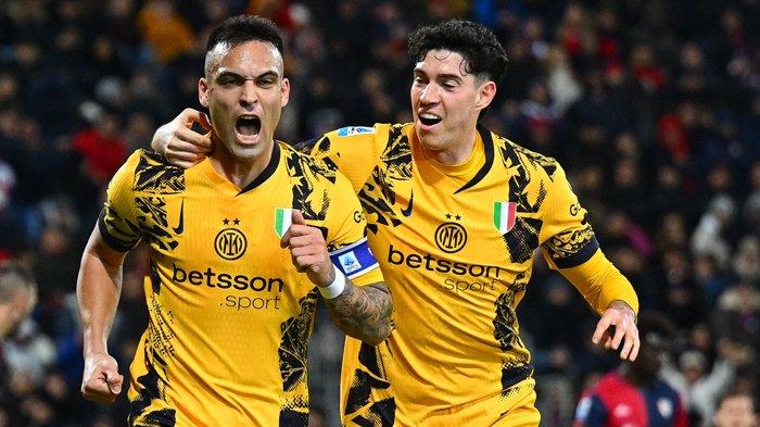 ABSEN - Selebrasi penyerang Inter Milan Lautaro Martinez dan bek Alessandro Bastoni saat mencetak gol ke gawang Cagliari pada pekan 18 Liga Italia Serie A, di Stadion Unipol Domus, Minggu (29/12/2024). Dua bintang Inter Milan ini bakal absen saat menghadapi Udinese, pada giornata 30 Serie A, di Stadion Giuseppe Meazza, Minggu (30/3/2025) pukul 23.00 WIB.