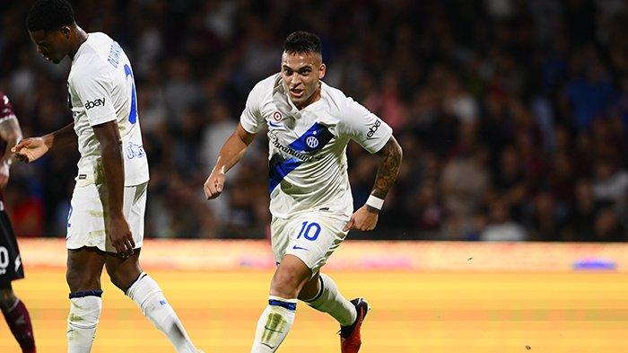 Selebrasi Lautaro Martinez saat mencetak gol pada laga giornata 7 Liga Italia Serie A antara Salernitana vs Inter Milan di Stadion Arechi, Minggu (1/10/2023).