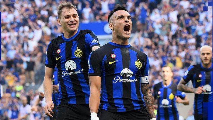 Selebrasi Lautaro Martinez dan Nicolo Barella (kiri) ketika mencetak gol pada pertandingan Inter Milan vs Bologna, giornata 8 Liga Italia Serie A di Stadion Giuseppe Meazza, Sabtu (7/10/2023).
