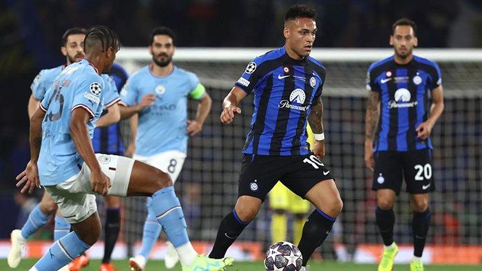 Aksi Lautaro Martinez dalam pertandingan final Liga Champions antara Man City vs Inter Milan, di Stadion Ataturk Olimpic, Minggu (11/6/2023).