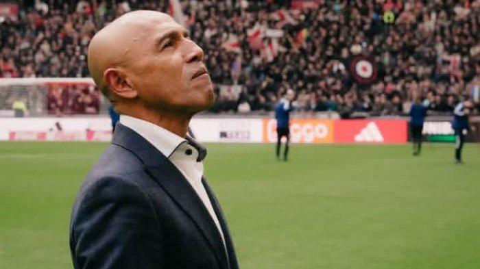 SIMON GABUNG TIMNAS - Potret legenda Ajax Amsterdam, Simon Tahamata. PSSI resmi mengumumkan Simon Tahamata gabung Timnas Indonesia sebagai Kepala Pemandu Bakat atau Head of Scouting.