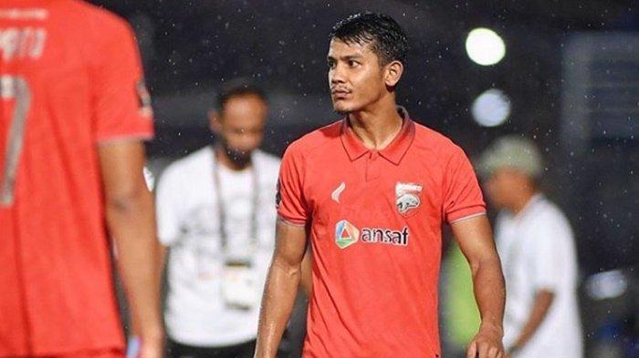 Performa apik Leo Guntara dalam bertahan maupun menyerang, membuat manajemen Borneo FC tak ragu perpanjang kontrak eks rekan Wiljan Pluim di PSM Makassar itu.