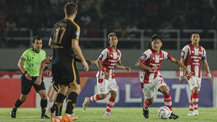 FOTO Aksi Persis Solo di Liga 1. Persis Solo rival PSIS Semarang di Liga 1 itu juga lepas eks Persija Jakarta dan PSM Makassar jelang dibukanya bursa transfer Liga 1.