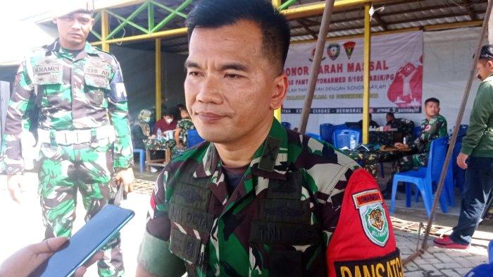 Komandan Satgas Pamtas RI-Malaysia Yonarmed 5/105, Letkol Arm Yan Octa Rombenanta saat ditemui di Kecamatan Malinau Utara, Kabupaten Malinau, Provinsi Kalimantan Utara, Selasa (13/12/2022).
(TRIBUNKALTARA.COM / MOHAMMAD SUPRI)