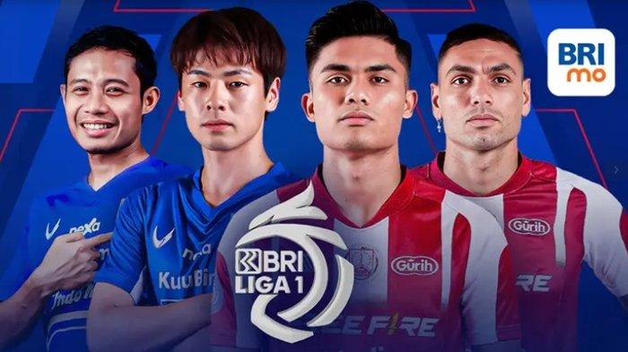 Fans watching Liga 1 match on smartphone with Layarbola21.com live stream