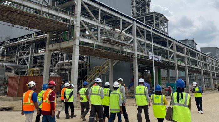 Ilustrasi - Salah satu pembangunan pabrik di area PT Pupuk Kaltim, di Bontang. Melalui PT KNE dibuka lowongan kerja untuk posisi MPC Field Excutor dan Project Control.
