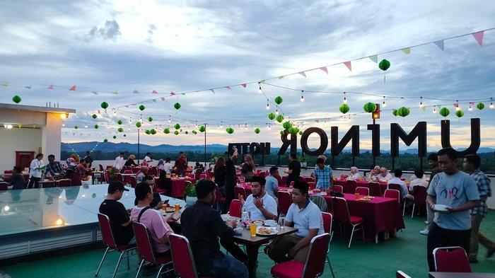 SUASANA buka puasa di  Sky Rooftop Luminor Hotel Tanjung Selor baru-baru ini.