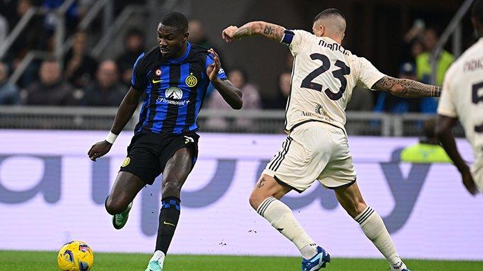 Aksi Marcus Thuram saat Inter Milan vs AS Roma pada giornata 10 Liga Italia Serie A, di Stadion Giuseppe Meazza, Senin (30/10/2023). (Twitter / @inter)