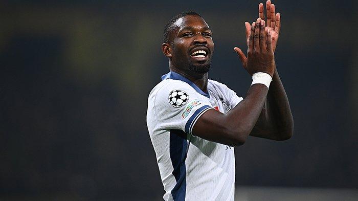 Penyerang Inter Milan, Marcus Thuram merayakan gol yang dicetaknya ke gawang Young Boys, pada matchday 3 Liga Champions, di Stadion Wankdorf, Swiss, (Kamis (24/10/2024).