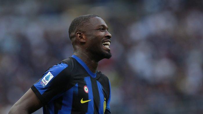 Selebrasi Marcus Thuram usai mencetak gol perdana untuk Inter Milan pada laga melawan Fiorentina, giornata 3 Liga Italia Serie A di Stadion Giuseppe Meazza, Senin (4/9/2023).