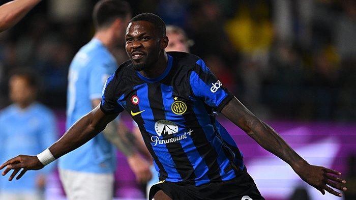 Selebrasi Marcus Thuram ketika mencetak gol pada laga Inter Milan vs Lazio semifinal Piala Super Italia, di Al-Awwal Park, Sabtu (20/1/2024).