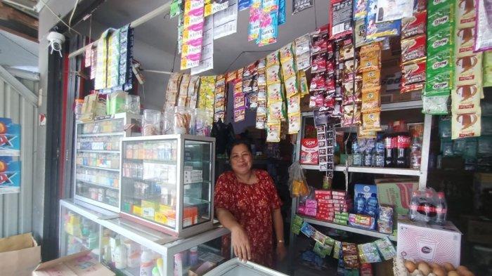 Mardiana pemilik kios di Tarakan saat diwawancara Tribunkaltara.com Selasa (13/8/2024).