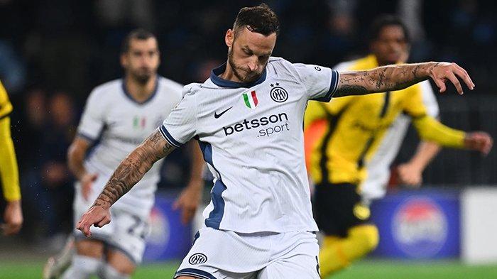 Penyerang Inter Milan, Marko Arnautovic mengeksekusi penalti namun gagal membobol gawang Young Boys, pada matchday 3 Liga Champions, di Stadion Wankdorf, Swiss, (Kamis (24/10/2024).