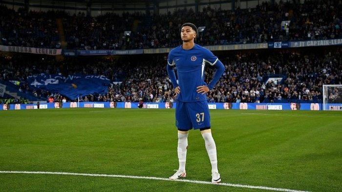 Pemain Chelsea, Mason Burstow - Bomber 20 tahun itu masuk radar tim Liga Italia Serie A, AC Milan pada menit-menit akhir saga transfer musim panas ini.