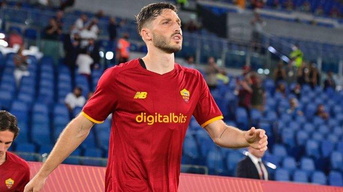Matias Vina saat memperkuat AS Roma - Fullback asal Uruguay yang sedang dipinjamkan ke Sassuolo itu akan dilego Giallorossi ke tim Brasil, Flamengo pada bursa transfer musim dingin. Tim besutan Jose Mourinho siap-siap mendapat kucuran dana hingga dua digit.