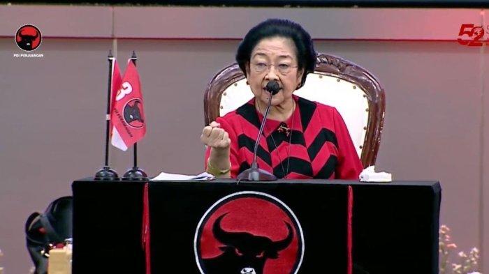 Ketua Umum PDI Perjuangan Megawati Soekarnoputri saat berpidato dalam HUT ke-52 PDI-P di Sekolah Partai, Jakarta Pusat, Jumat (10/1/2025).