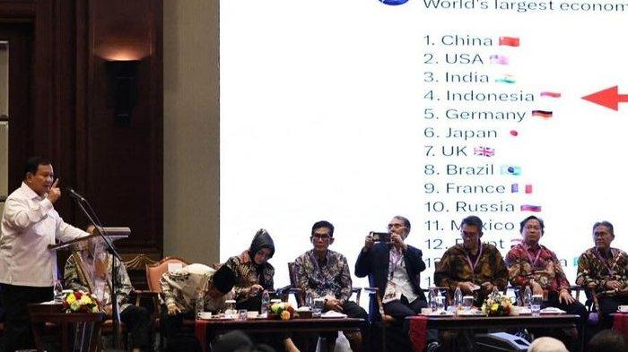 Menhan Prabowo Subianto saat menjadi pembicara di 
seminar nasional kebangsaan bersama 1000 guru, rektor, dan cendekiawan, di Hotel Bidakara, Jakarta Selatan, Sabtu (30/9/2023)