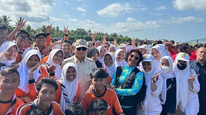 Menhan Prabowo dan Susi Pudjiastuti saat melepas tukik di Pangandaran (instagram/@prabowo)