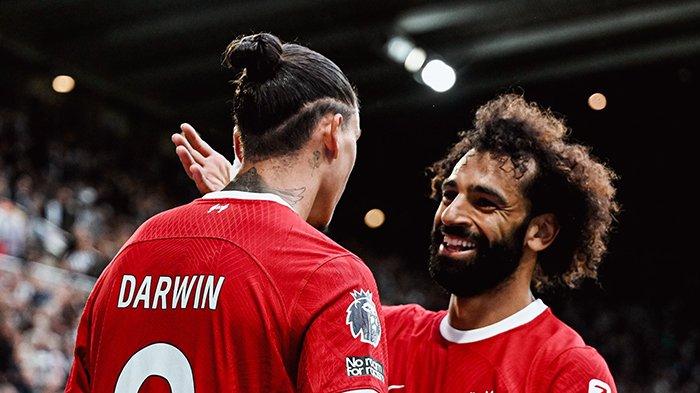 Mohamed Salah saat ikut selebrasi gol Darwin Nunez di laga Newcastle United vs Liverpool