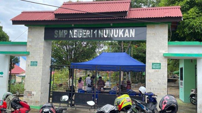 Muhammad Jukri orang tua calon siswa SMPN 1 Nunukan yang mendaftar anaknya melalui jalur zonasi, Selasa (02/07/2024), pagi.