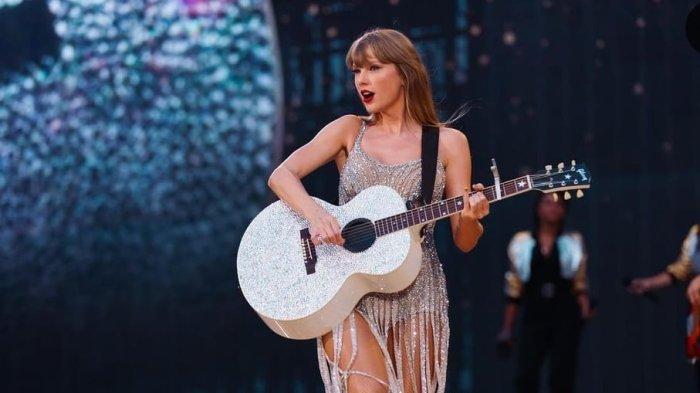 Musisi asal Amerika Serikat, Taylor Swift saat beraksi di atas panggung (Instagram/@taylorswift)