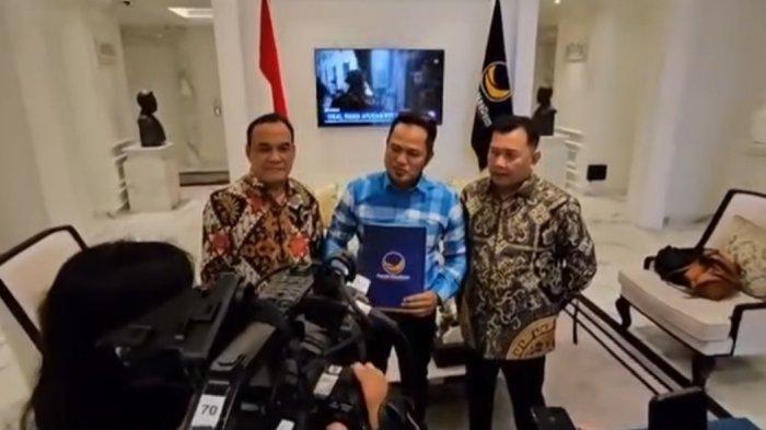 Ketua Umum DPP Partai Nasdem Surya Paloh menyerahkan SK rekomendasi dukungan kepada bakal calon Gubernur Kaltim Rudy Masud maju di Pilkada Kaltim 2024 pada  Jumat (12/7/2024).
