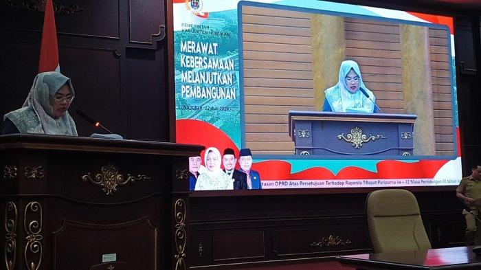 Juru Bicara Banggar DPRD Nunukan, Nadia menyampaikan laporan Banggar terhadap Ranperda Kabupaten Nunukan tentang Pertanggungjawaban Pelaksanaan APBD Kabupaten Nunukan TA 2023, Senin (22/07/2024).