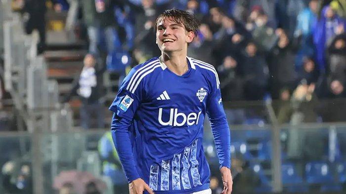 Selebrasi Nico Paz saat membawa Como 1907 menang atas Udinese pada pertandingan Liga Italia Serie A, Selasa (21/1/2025). (legaseriea.it)