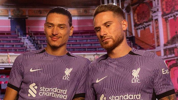 Nunez dan Alexis Mac Allister saat mengenakan jersey thrid kit Liverpool untuk musim 2023/2024 (instagram/@liverpoolfc)
