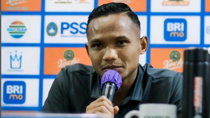 Oktafianus Fernando saat press conference jelang laga Persebaya Surabaya kontra PSIS Semarang.  