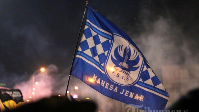 PREDIKSI SKOR - Kepulangan tim PSIS disambut ribuan fans PSIS Semarang di Kota Semarang, Jawa Tengah, Rabu (30/3/2022). Intip prediksi skor Arema FC vs PSIS Semarang di Liga 1, kini tugas berat menanti Gilbert Agius di markas Singo Edan sore ini.