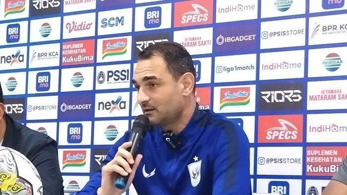 PSIS KENA BANTAI - Pelatih PSIS Semarang Gilbert Agius hadir dalam jumpa pers jelang laga versus Persebaya Surabaya, Selasa (28/3/2023) malam. Simak  alasan Gilbert Agius usai PSIS Semarang dibantai oleh Dewa United 4-1 di Liga 1,  gol Sudi Abdallah sia-sia, Alex Martins tampil menggila.