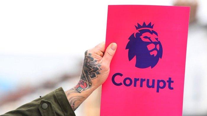 Pamflet Premier League Corrupt yang digunakan fans Everton saat melakukan aksi protes