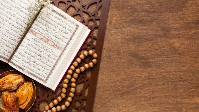 PANTUN BERBALAS AGAMA - Foto Al-Quran diambil dari Freepik.com, Kamis (13/2/2025). Berikut ini kumpulan pantun berbalas tema agama yang cocok dibagikan di sosial media, berisi pengetahuan tentang Islam.