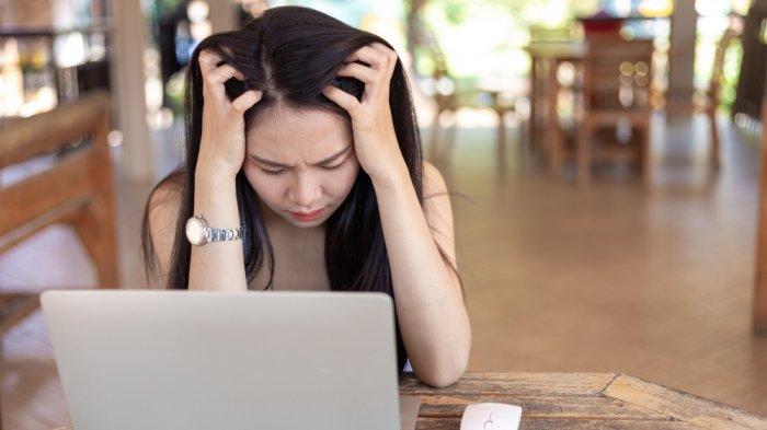 PANTUN JANGAN MENGELUH - Potret wanita dari Freepik.com. Kumpulan pantun nasihat agar tidak mudah mengeluh ini cocok dikirimkan kepada sobat sambatmu!