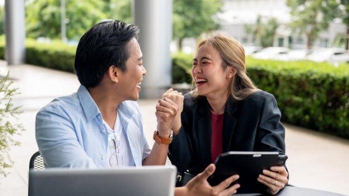 Kumpulan pantun Sunda berisi humor lucu yang bisa jadi bahan candaan bareng teman atau sahabat, bagikan!