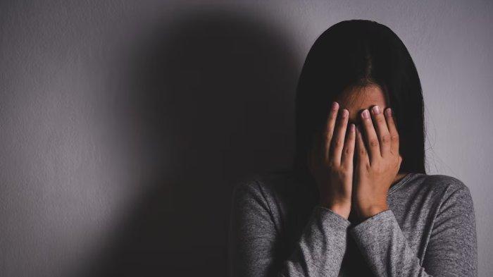 Lihat kumpulan pantun sedih cinta bertepuk sebelah tangan berikut, ungkapan sakit hati gegara cintak tak terbalas dan nasihat agar bangkit kembali.