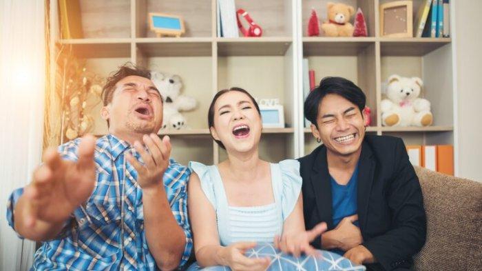Baca kumpulan pantun kekinian lucu berikut, bisa digunakan jadi bahan seru-seruan di tongkrongan biar nggak ketinggalan zaman.