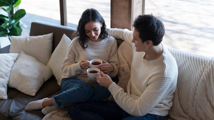PANTUN RINDU PACAR - Potret pasangan kekasih dari Freepik.com. Simak kumpulan pantun rindu pacar berikut ini, ucapan kangen dari hati terdalam untuk pujaan hati, cocok bikin hubungan makin berwarna.