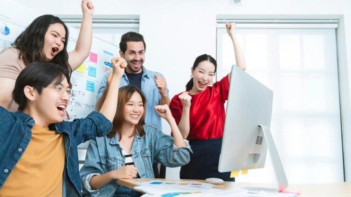 pencari kerja tetap semangat meski menghadapi tantangan