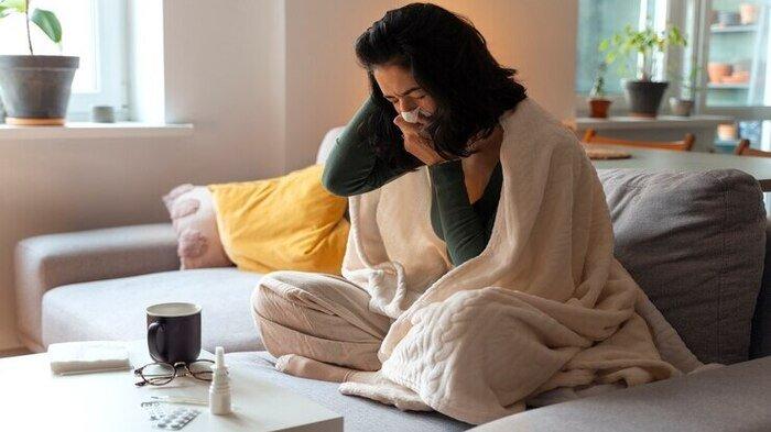 PANTUN CEPAT SEMBUH - Potret orang sakit dari Freepik.com. Kumpulan pantun cepat sembuh, ucapan anti-mainstream buat Teman atau pacar yang sedang sakit supaya lekas pulih.