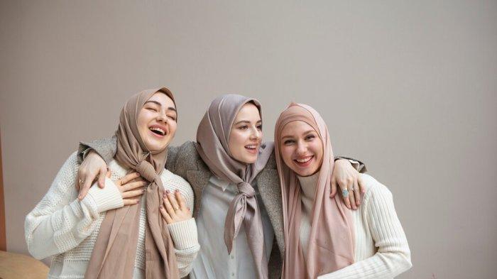 Ilustrasi - Berikut ini tersaji kumpulan pantun tentang silaturahmi, amalan yang bisa mempeluas rezeki dan memperpanjang umur, kirimkan kepada keluarga jauh!