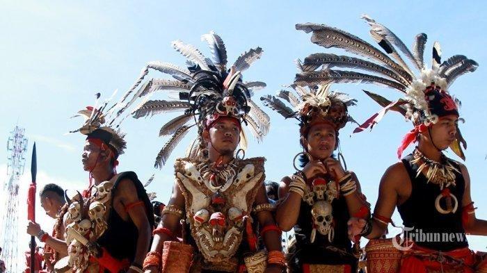Baca kumpulan pantun Dayak berikut ini, lengkap dengan arti, karya sastra lama dari Kalimantan yang cocok menambah wawasan.